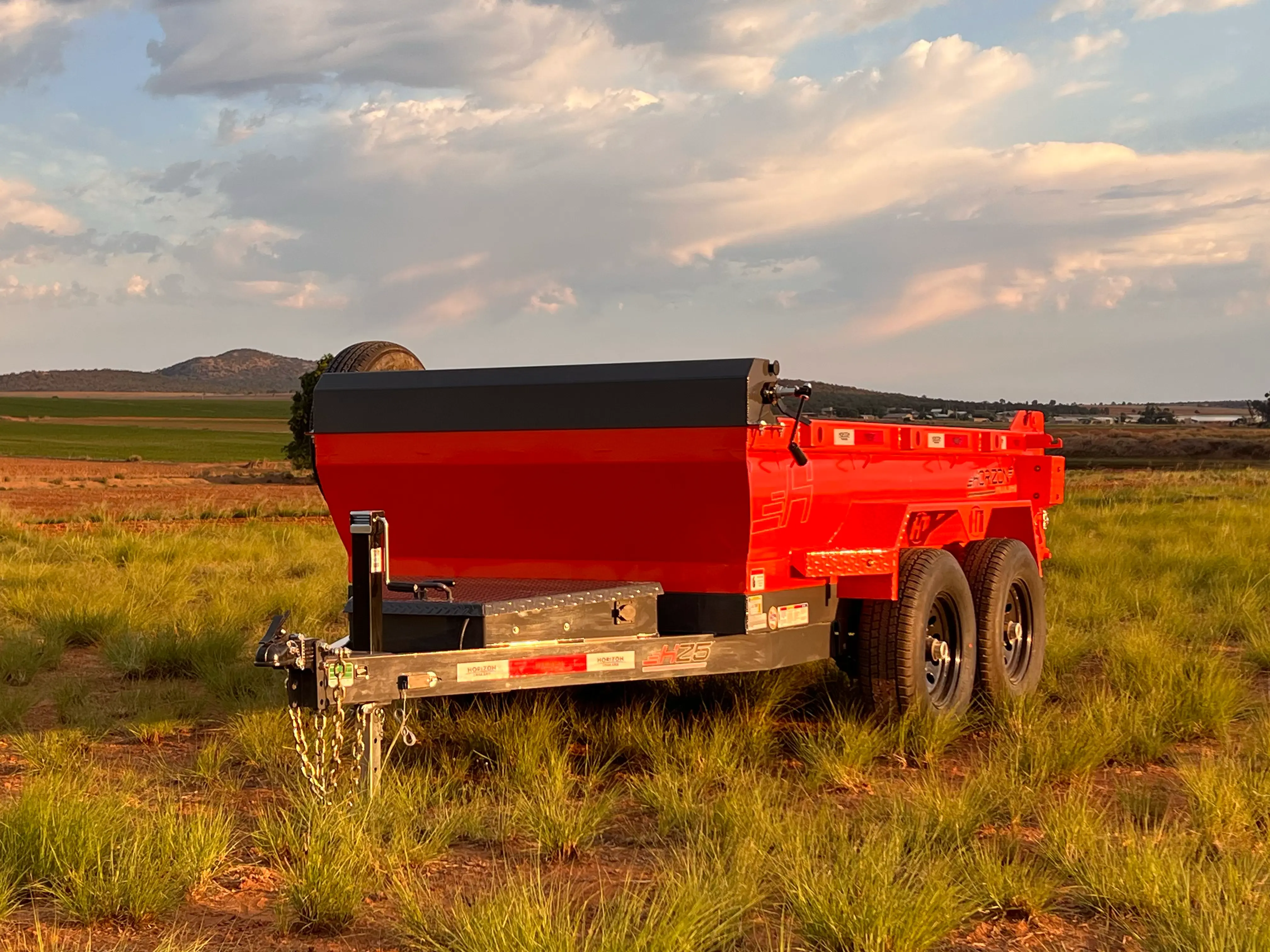 Small but mighty dump trailer the HZ5 by Horizon