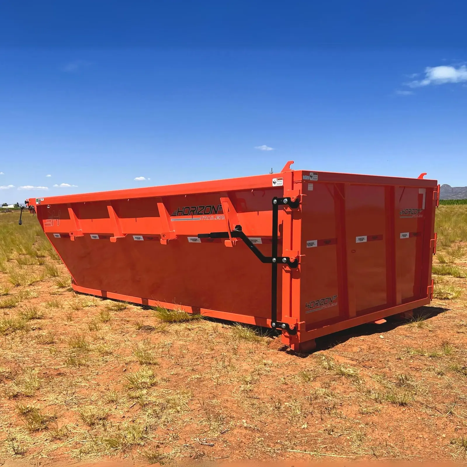 Heavy Duty Roll Off dumpster with one door by Horizon